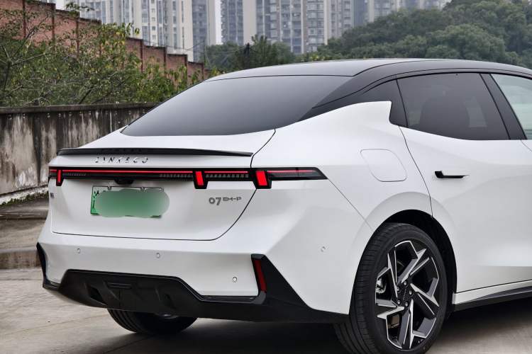Used Lynk & Co 07 2024 EM-P 126 Long-Range Ultra Exterior 7