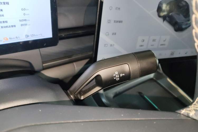 Used Lynk & Co 07 2024 EM-P 126 Long-Range Ultra Gear Lever