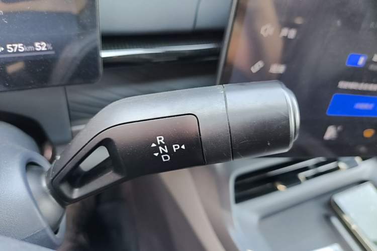 Used Lynk & Co 07 2024 EM-P 126 Long-Range Ultra Gear Lever