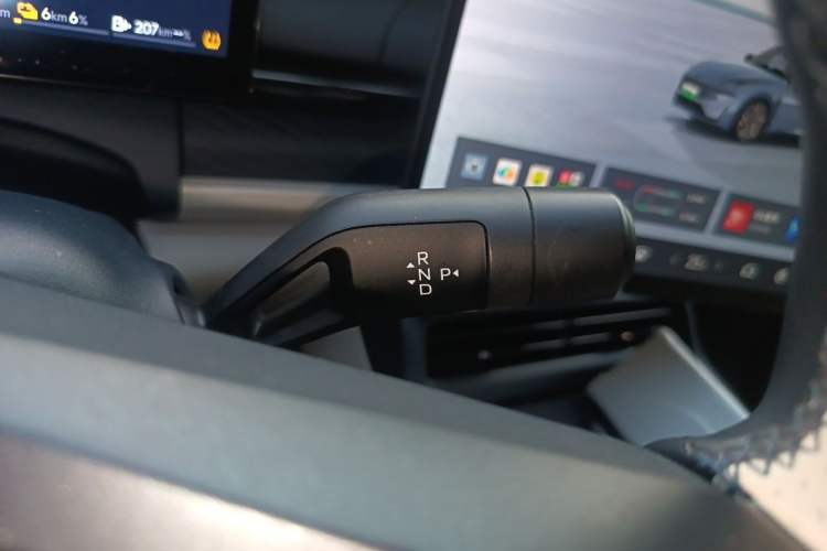 Used Lynk & Co 07 2024 EM-P 126 Long-Range Ultra Gear Lever