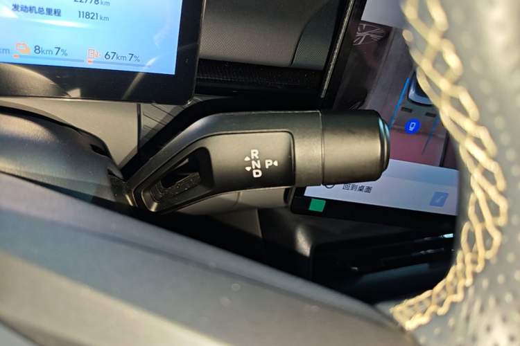 Used Lynk & Co 07 2024 EM-P 126 Long-Range Pro Gear Lever