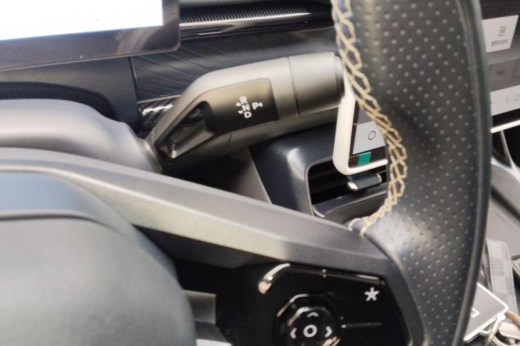 Used Lynk & Co 07 2024 EM-P 126 Long-Range Ultra Gear Lever