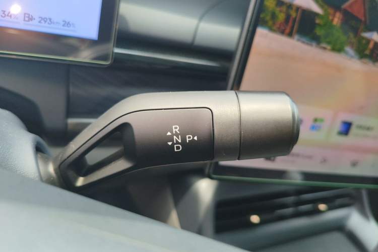 Used Lynk & Co 07 2024 EM-P 126 Long-Range Ultra Gear Lever