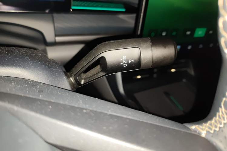 Used Lynk & Co 07 2024 EM-P 126 Long-Range Halo Gear Lever