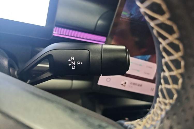 Used Lynk & Co 07 2024 EM-P 126 Long-Range Pro Gear Lever