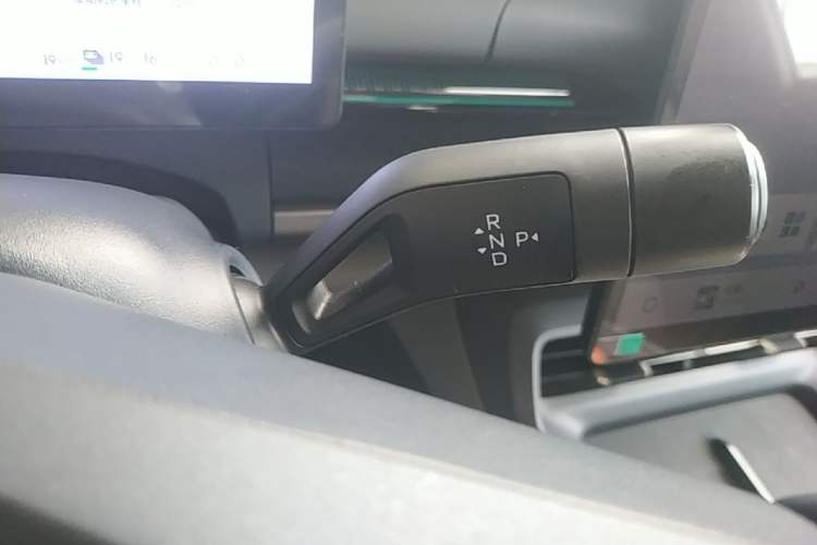 Used Lynk & Co 07 2024 EM-P 126 Long-Range Ultra Gear Lever