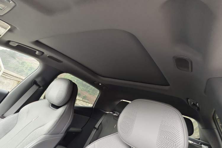 Used Lynk & Co 07 2024 EM-P 126 Long-Range Ultra Headliner