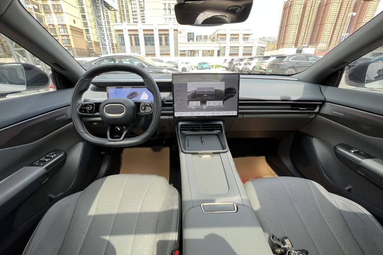 Used Lynk & Co 07 2024 EM-P 126 Long-Range Ultra Interior 1