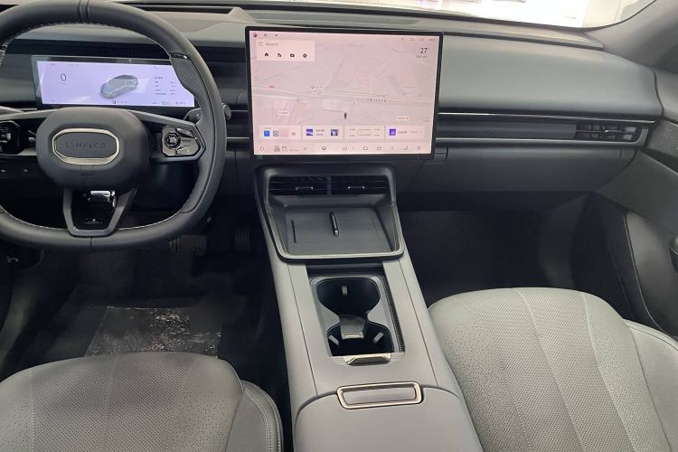 Used Lynk & Co 07 2024 EM-P 126 Long-Range Ultra Interior 1