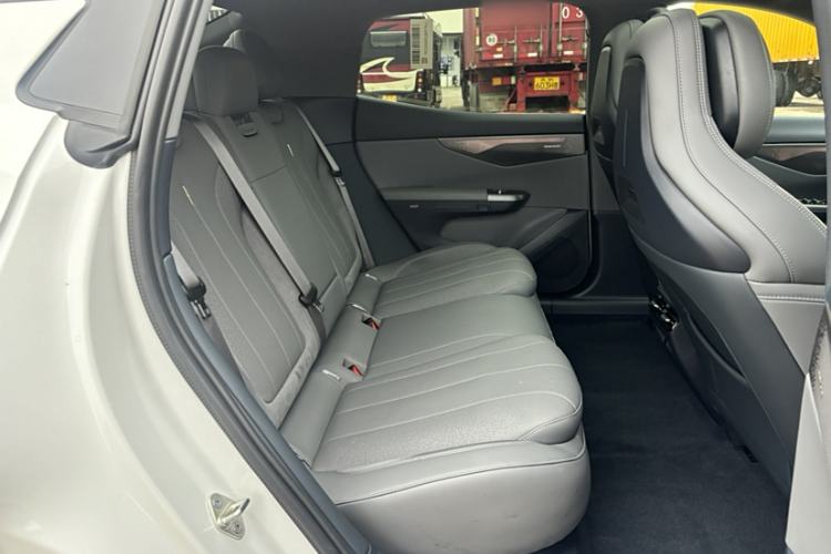 Used Lynk & Co 07 2024 EM-P 126 Long-Range Ultra Interior 1
