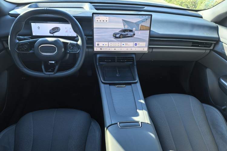 Used Lynk & Co 07 2024 EM-P 126 Long-Range Halo Interior 1
