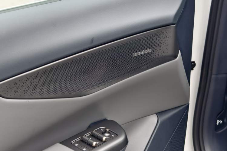 Used Lynk & Co 07 2024 EM-P 126 Long-Range Ultra Interior 13