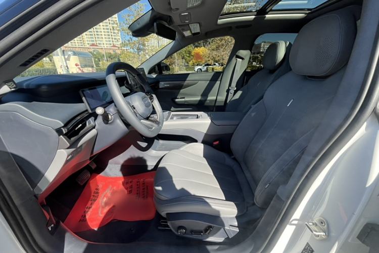 Used Lynk & Co 07 2024 EM-P 126 Long-Range Ultra Interior 2