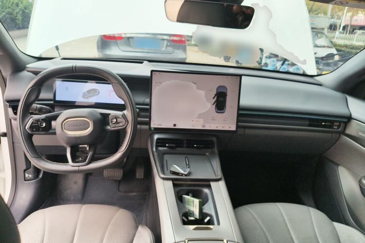 Used Lynk & Co 07 2024 EM-P 126 Long-Range Ultra Interior 2