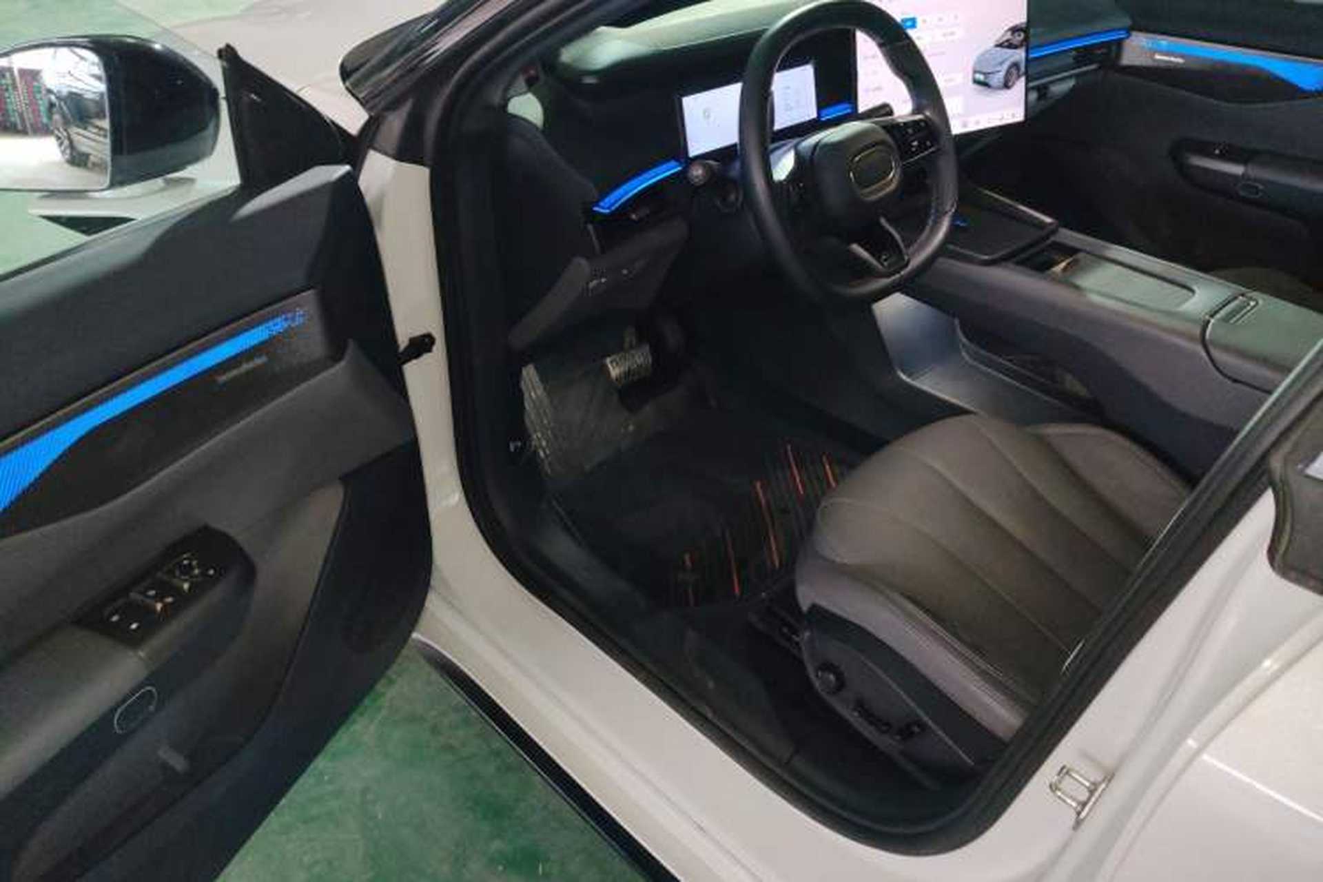 Used Lynk & Co 07 2024 EM-P 126 Long-Range Ultra Interior 3