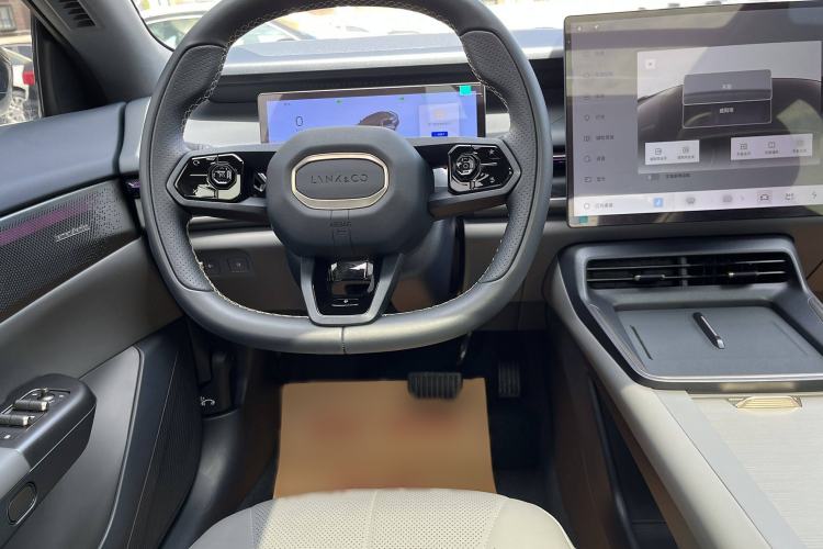 Used Lynk & Co 07 2024 EM-P 126 Long-Range Ultra Interior 3