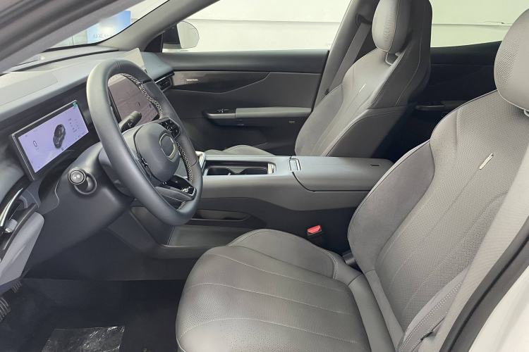 Used Lynk & Co 07 2024 EM-P 126 Long-Range Ultra Interior 3