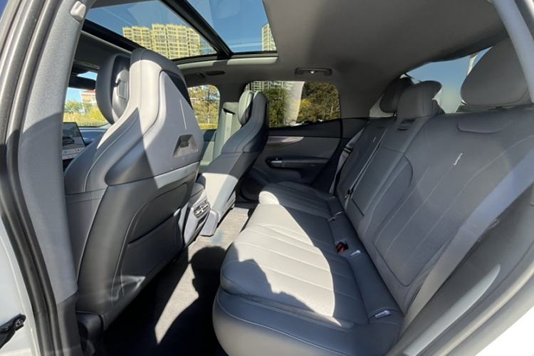Used Lynk & Co 07 2024 EM-P 126 Long-Range Ultra Interior 3