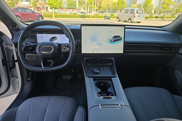 Used Lynk & Co 07 2024 EM-P 126 Long-Range Ultra Interior 3