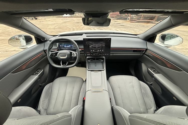 Used Lynk & Co 07 2024 EM-P 126 Long-Range Ultra Interior 3