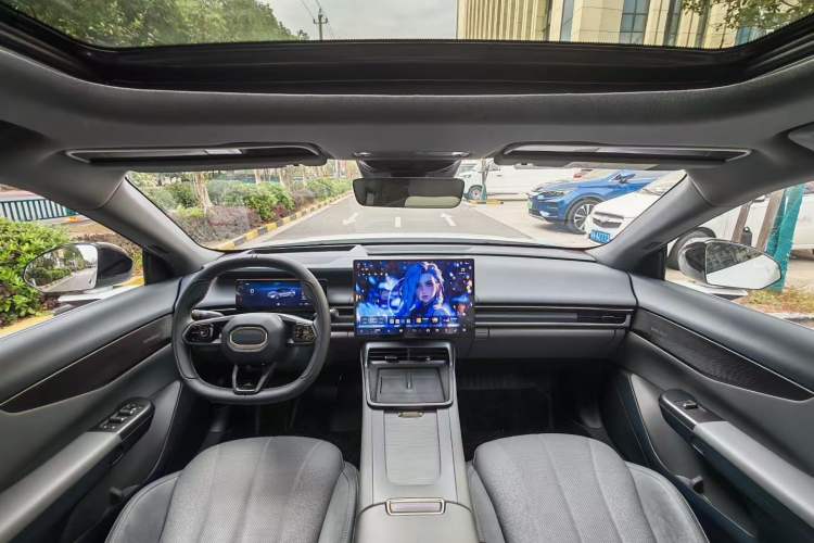 Used Lynk & Co 07 2024 EM-P 126 Long-Range Ultra Interior 4