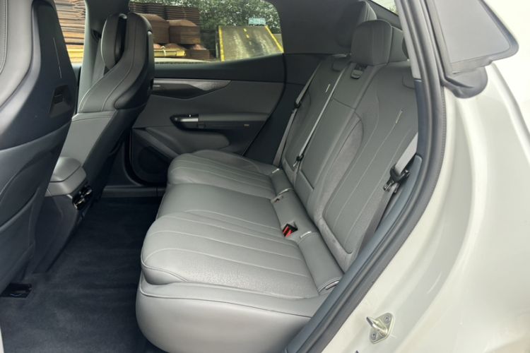 Used Lynk & Co 07 2024 EM-P 126 Long-Range Ultra Interior 5