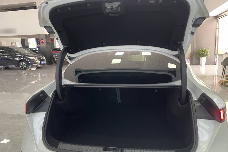 Used Lynk & Co 07 2024 EM-P 126 Long-Range Ultra Interior 6