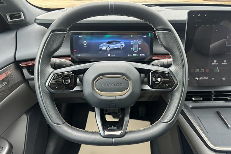Used Lynk & Co 07 2024 EM-P 126 Long-Range Ultra Interior 6