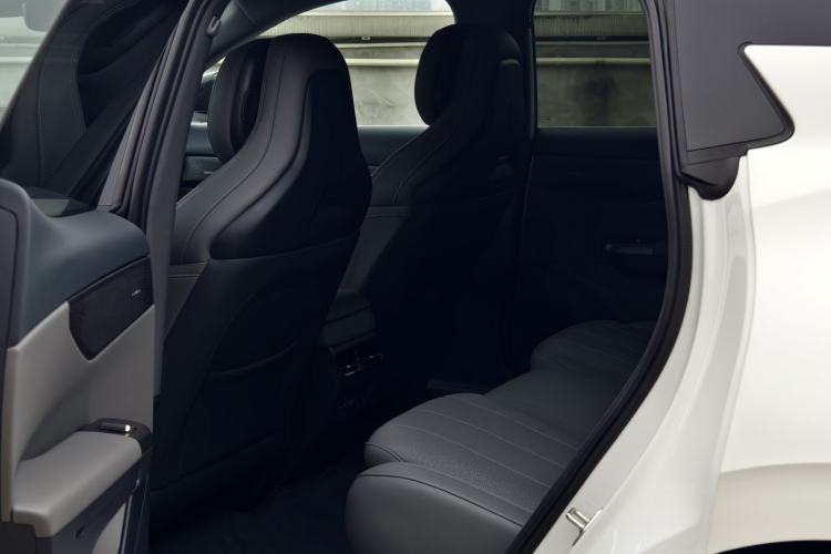 Used Lynk & Co 07 2024 EM-P 126 Long-Range Ultra Interior 7