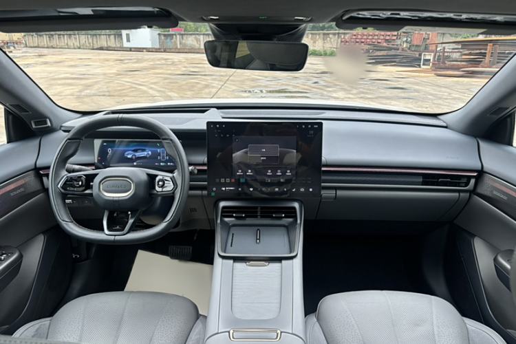 Used Lynk & Co 07 2024 EM-P 126 Long-Range Ultra Interior 7