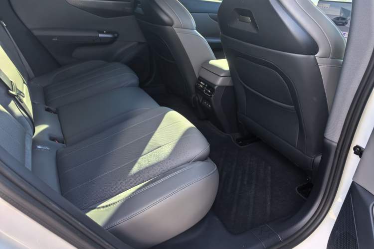 Used Lynk & Co 07 2024 EM-P 126 Long-Range Halo Interior 7
