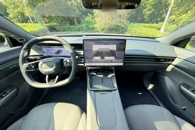Used Lynk & Co 07 2024 EM-P 126 Long-Range Ultra Interior 9