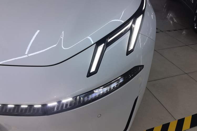 Used Lynk & Co 07 2024 EM-P 126 Long-Range Ultra Left Front Headlight