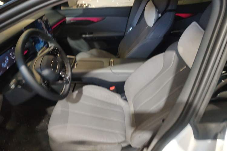 Used Lynk & Co 07 2024 EM-P 126 Long-Range Ultra Left Front Seat