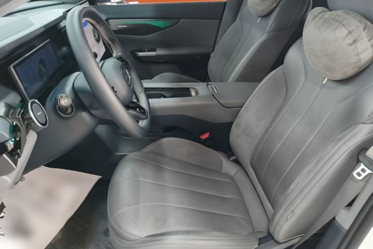 Used Lynk & Co 07 2024 EM-P 126 Long-Range Ultra Left Front Seat