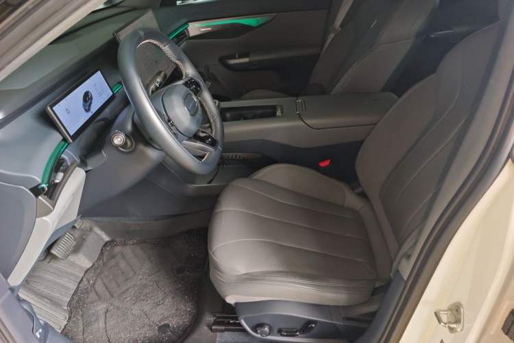 Used Lynk & Co 07 2024 EM-P 126 Long-Range Ultra Left Front Seat