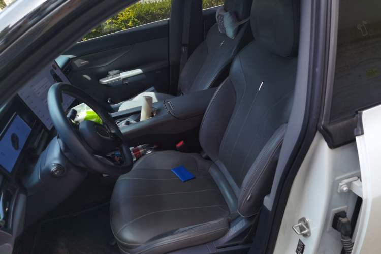 Used Lynk & Co 07 2024 EM-P 126 Long-Range Halo Left Front Seat