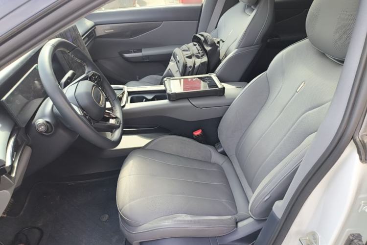 Used Lynk & Co 07 2024 EM-P 126 Long-Range Ultra Left Front Seat