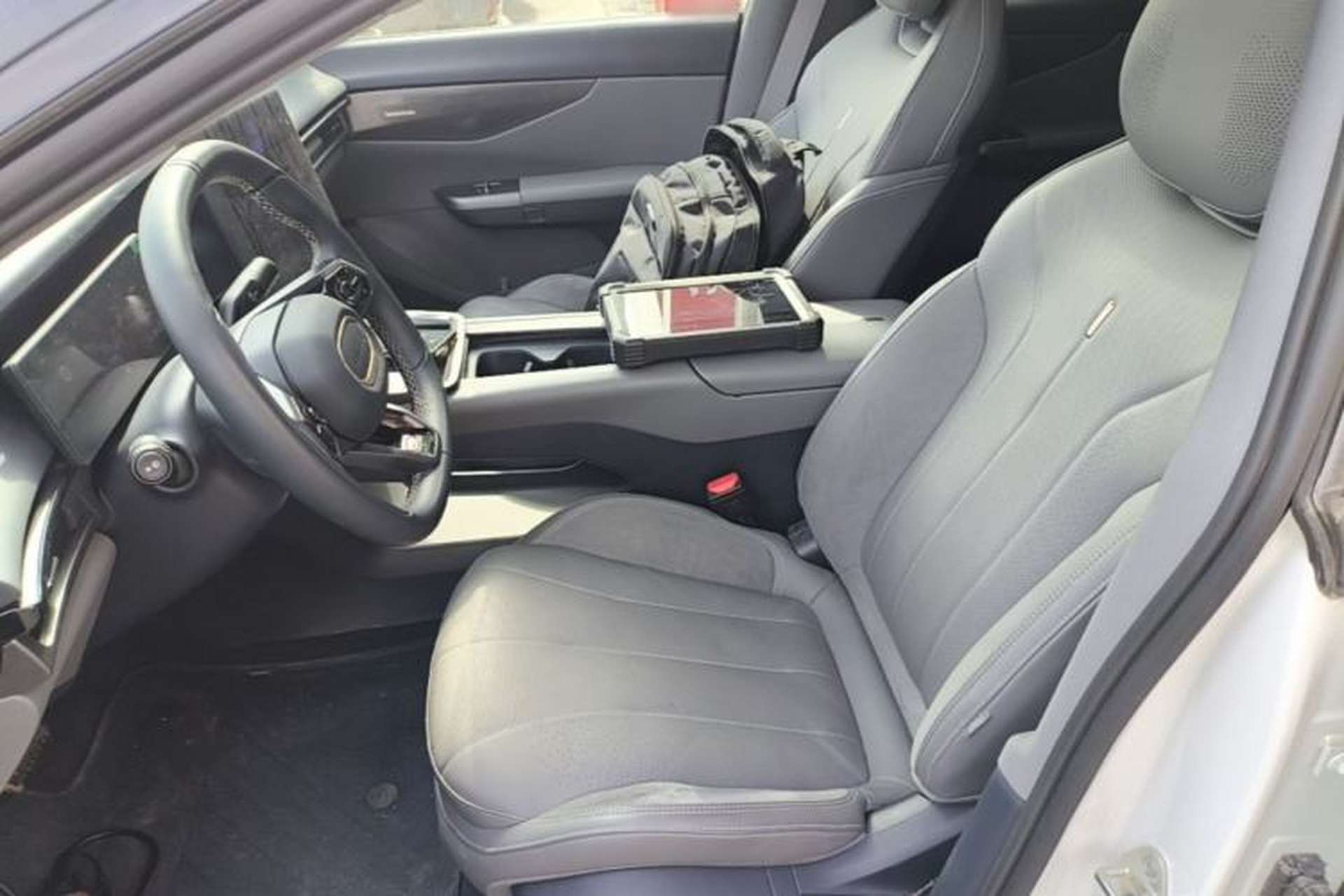 Used Lynk & Co 07 2024 EM-P 126 Long-Range Ultra Left Front Seat