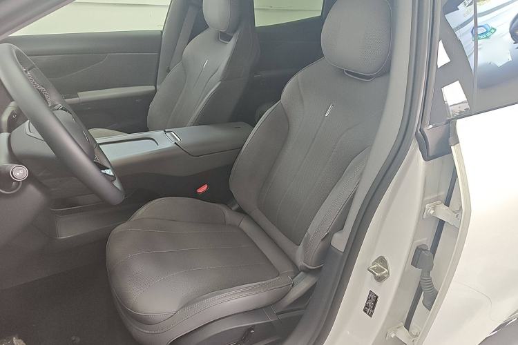 Used Lynk & Co 07 2024 EM-P 126 Long-Range Ultra Left Front Seat