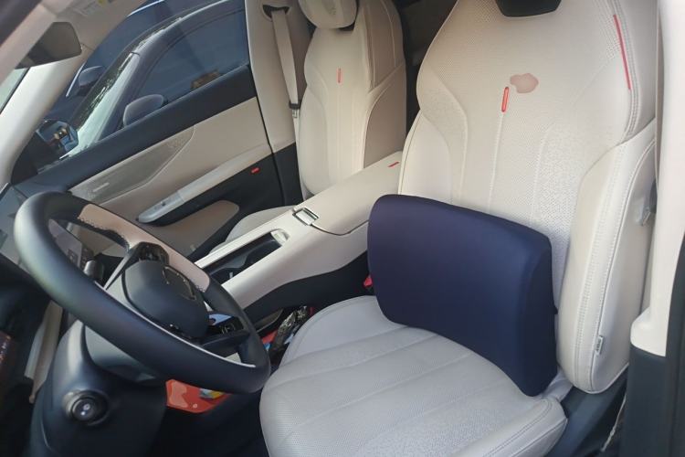 Used Lynk & Co 07 2024 EM-P 126 Long-Range Ultra Left Front Seat