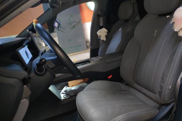 Used Lynk & Co 07 2024 EM-P 126 Long-Range Ultra Left Front Seat