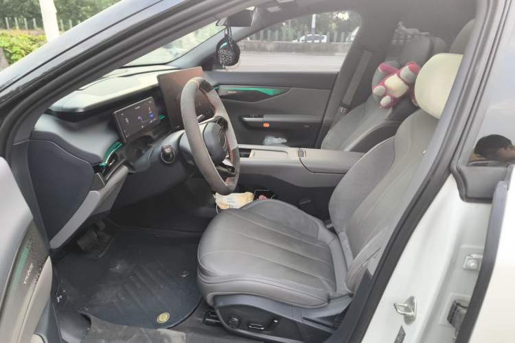 Used Lynk & Co 07 2024 EM-P 126 Long-Range Ultra Left Front Seat