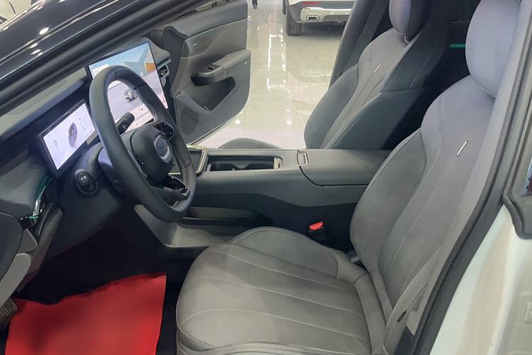 Used Lynk & Co 07 2024 EM-P 126 Long-Range Ultra Left Front Seat