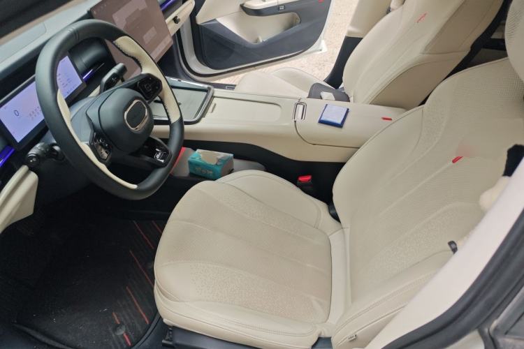 Used Lynk & Co 07 2024 EM-P 126 Long-Range Ultra Left Front Seat