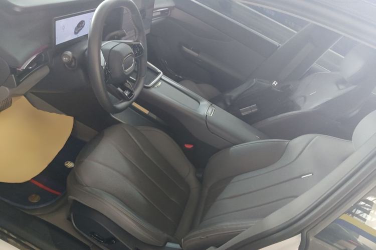 Used Lynk & Co 07 2024 EM-P 126 Long-Range Pro Left Front Seat
