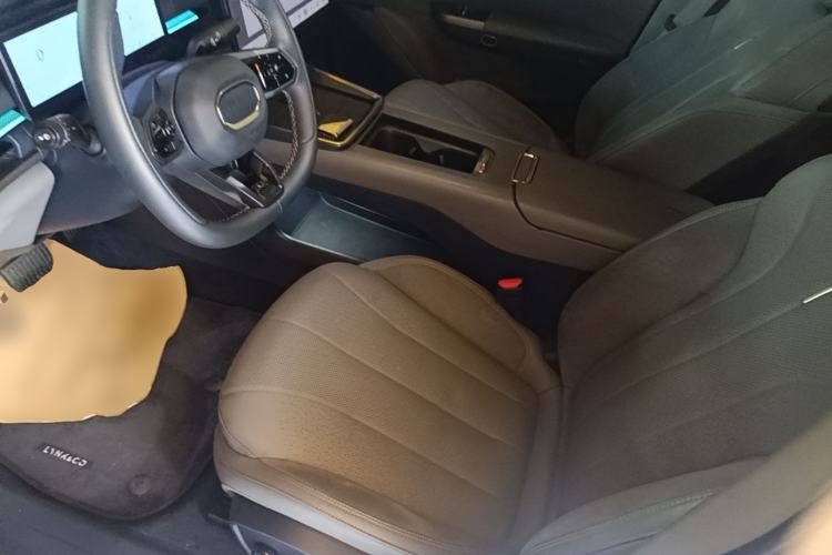 Used Lynk & Co 07 2024 EM-P 126 Long-Range Halo Left Front Seat