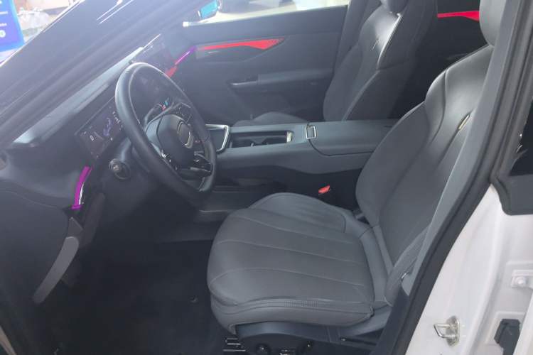 Used Lynk & Co 07 2024 EM-P 126 Long-Range Ultra Left Front Seat