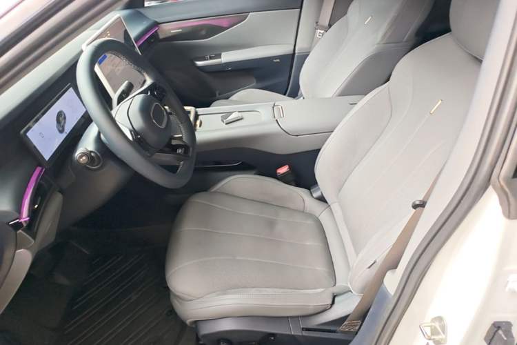 Used Lynk & Co 07 2024 EM-P 126 Long-Range Halo Left Front Seat