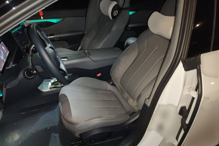 Used Lynk & Co 07 2024 EM-P 126 Long-Range Halo Left Front Seat